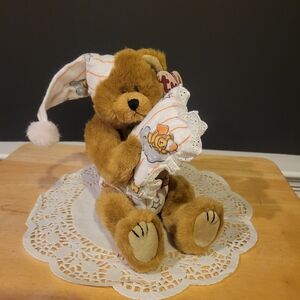 Ty,- The Attic Treasures Collection “Precious” Posable Bedtime Bear, 1993